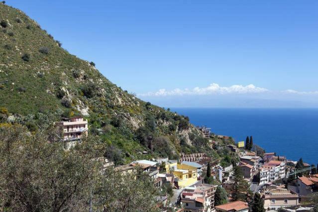 Carly & Dane Vacation House Taormina Exterior photo